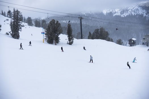 When Does the Mammoth Snowboarding Season Start?